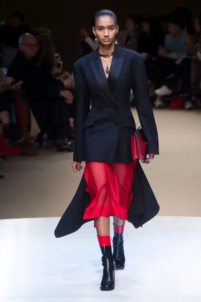 Look 3